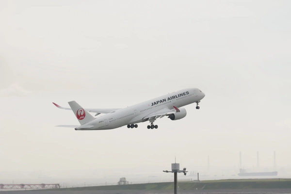 <i> Sep. 14, 2025<br> HND/羽田空港第2ターミナル 展望デッキ<br><br> Canon EOS R10<br> Canon RF-S18-150mm IS STM<br> </i>